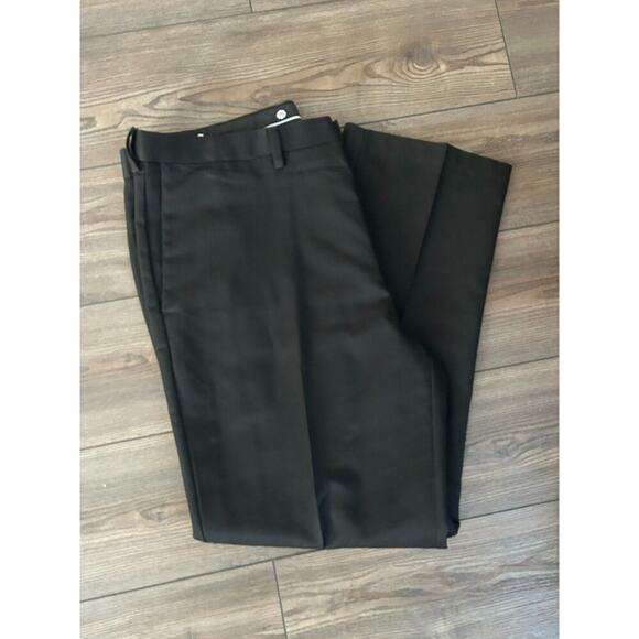 Haggar Classic Fit Cool 18 Black Dress Pants - Size 40x31 - Picture 1 of 3